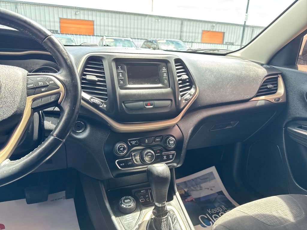 Used 2015 Jeep Cherokee Latitude AWD/4WD image 18
