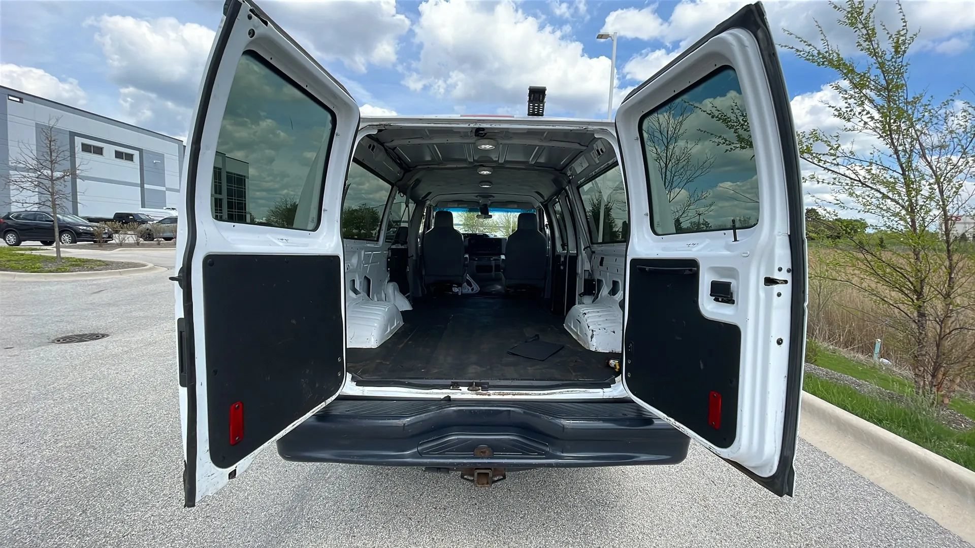 Used 2013 Ford E-350 and Econoline 350 Super Duty w/ Crew Van Pkg RWD image 21