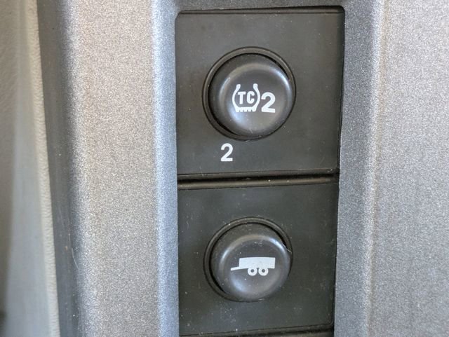 Used 2004 HUMMER H2 w/ Preferred Equipment Group image 26