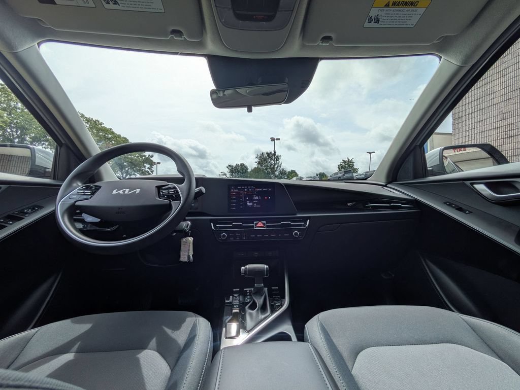 Used 2025 Kia Niro LX FWD image 25