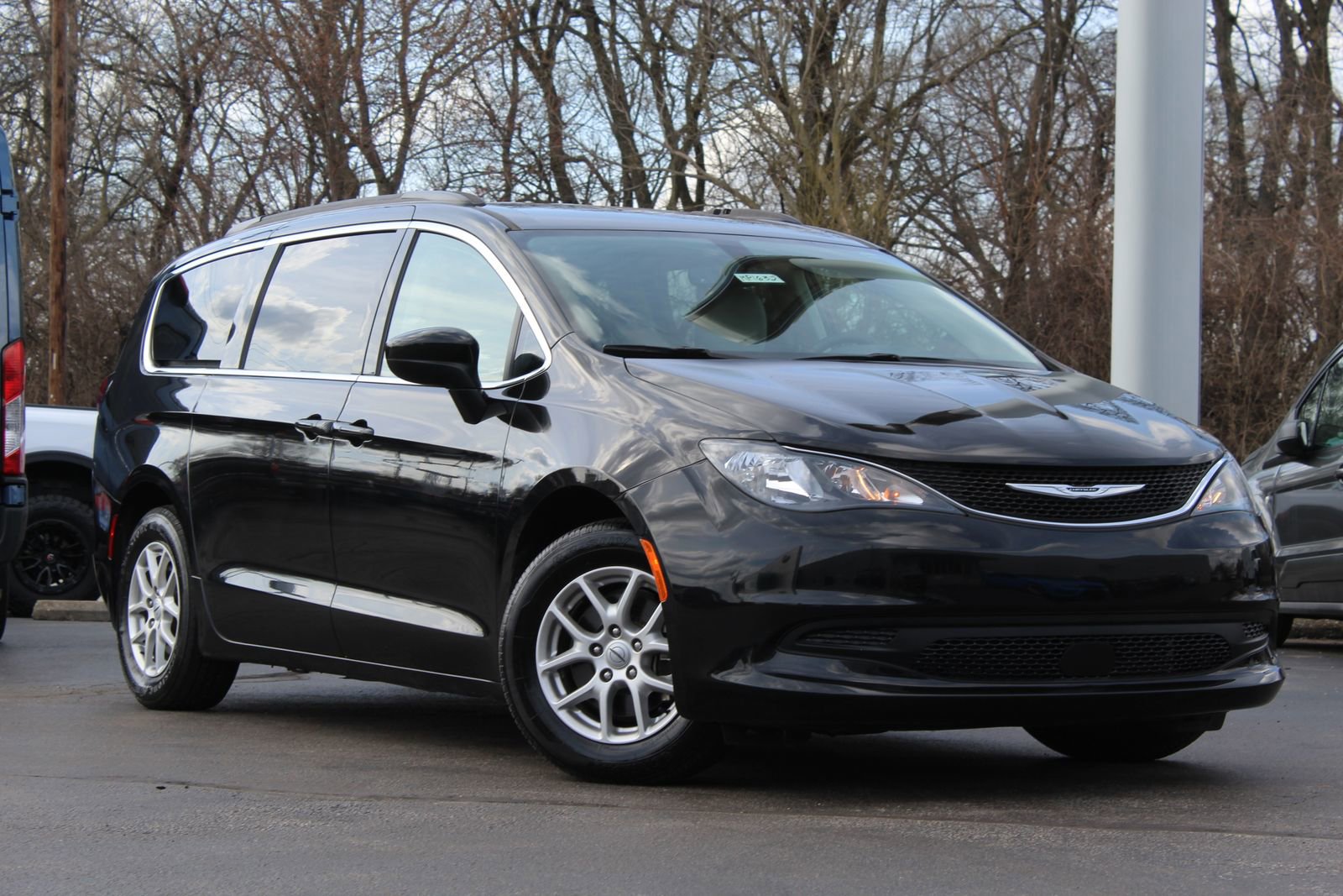 Used 2021 Chrysler Voyager Lxi image 1