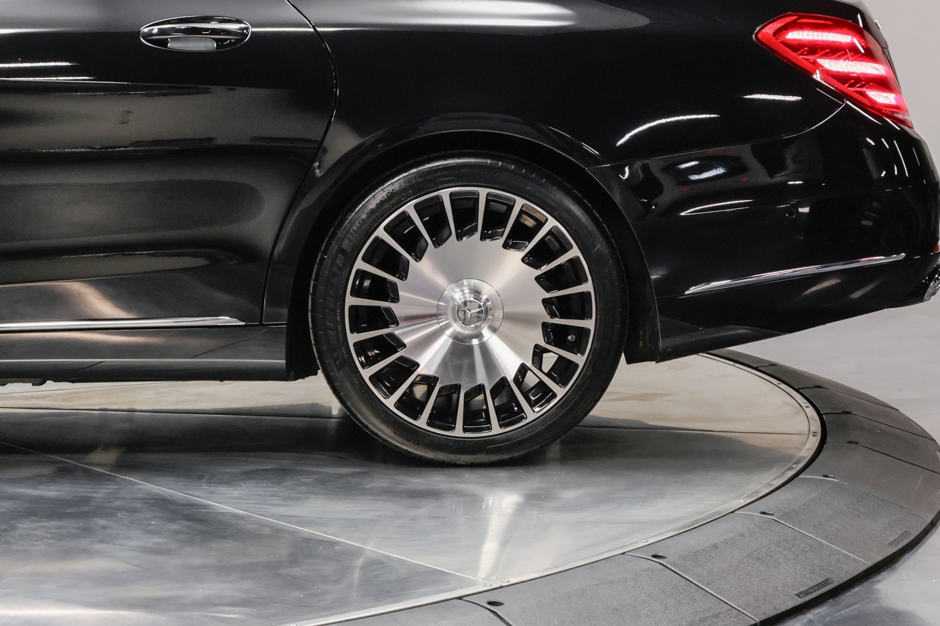 Used 2019 Mercedes-Benz Maybach S 560 4MATIC image 24