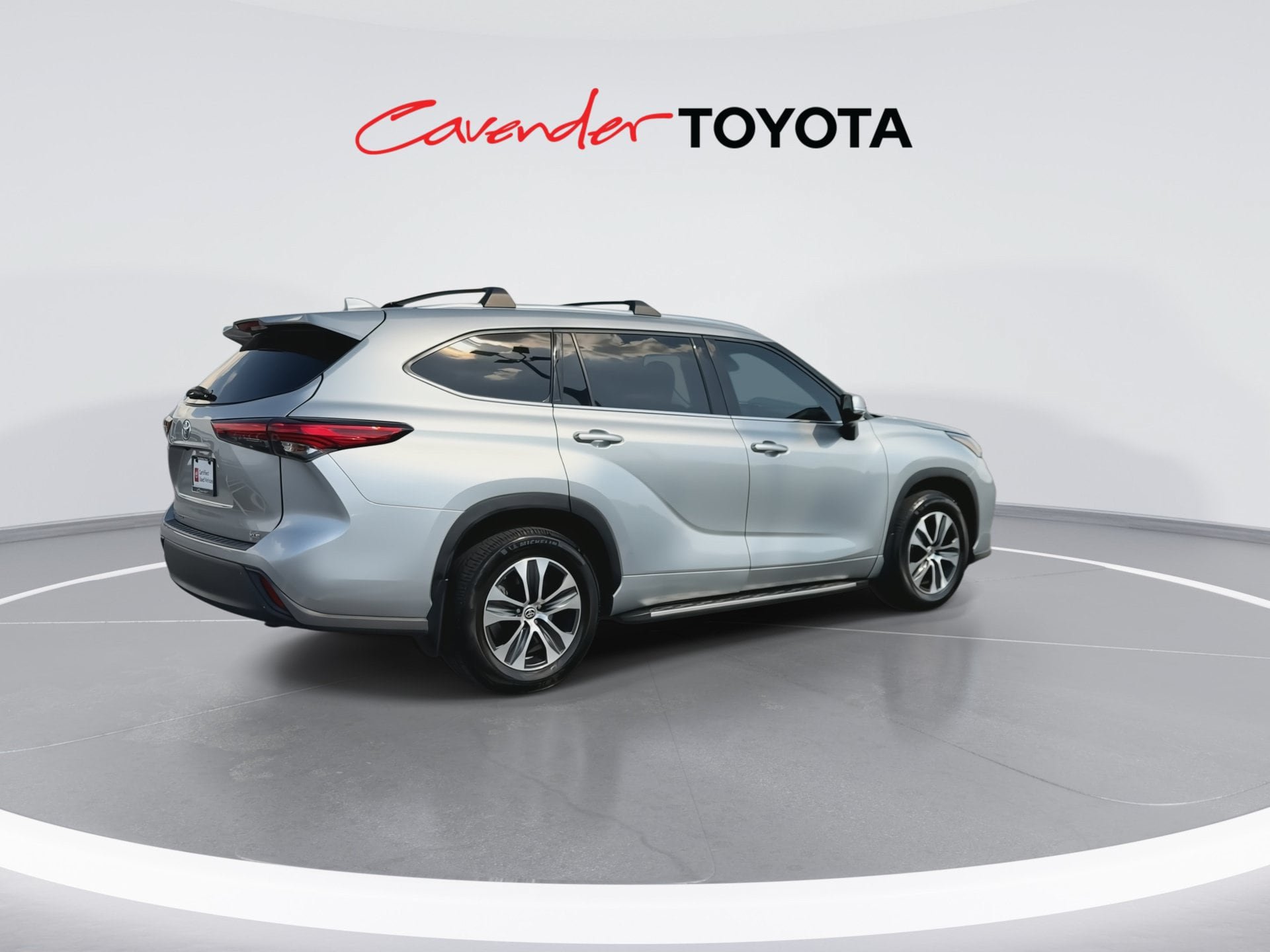 Certified 2021 Toyota Highlander XLE FWD image 8