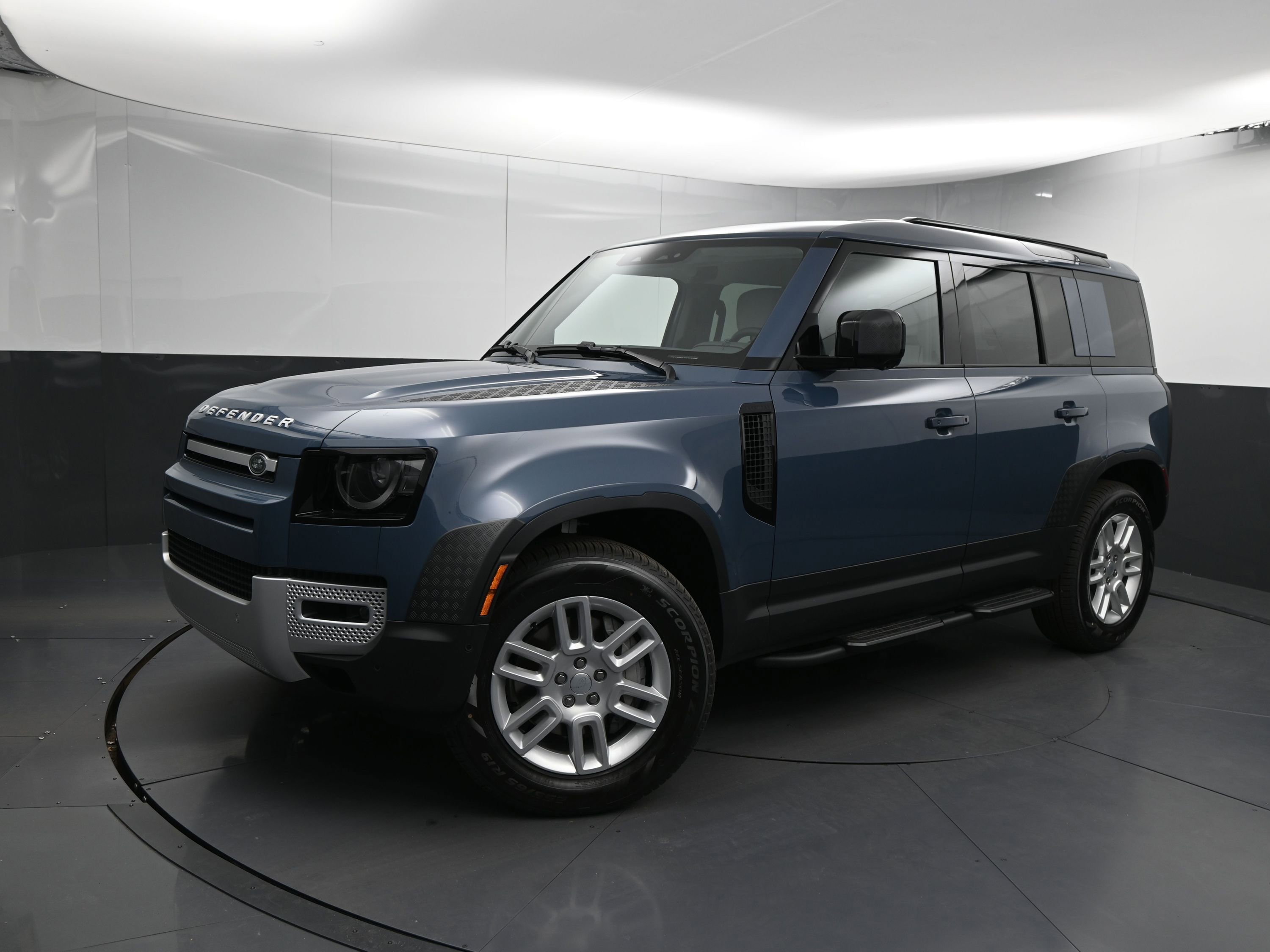 Used 2025 Land Rover Defender 110 S image 1