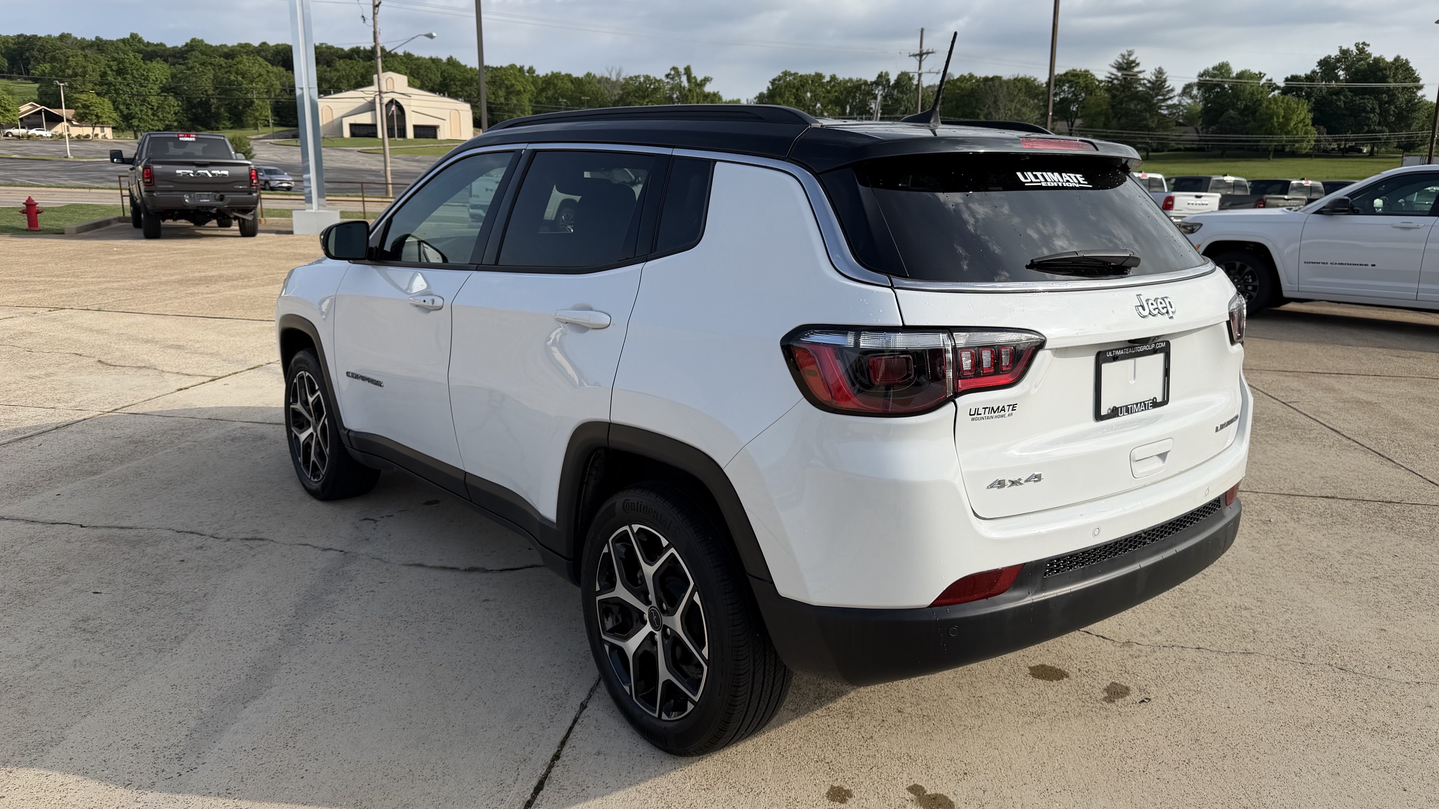 Used 2025 Jeep Compass Limited AWD/4WD image 5