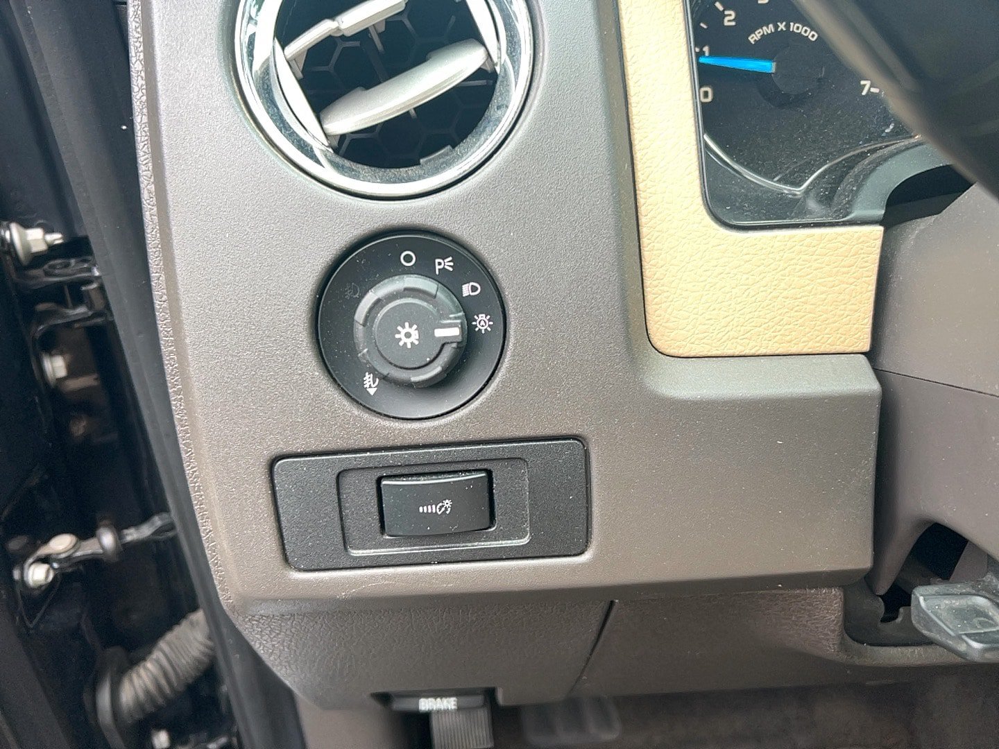 Used 2014 Ford F150 XLT w/ Equipment Group 302A Luxury AWD/4WD image 13
