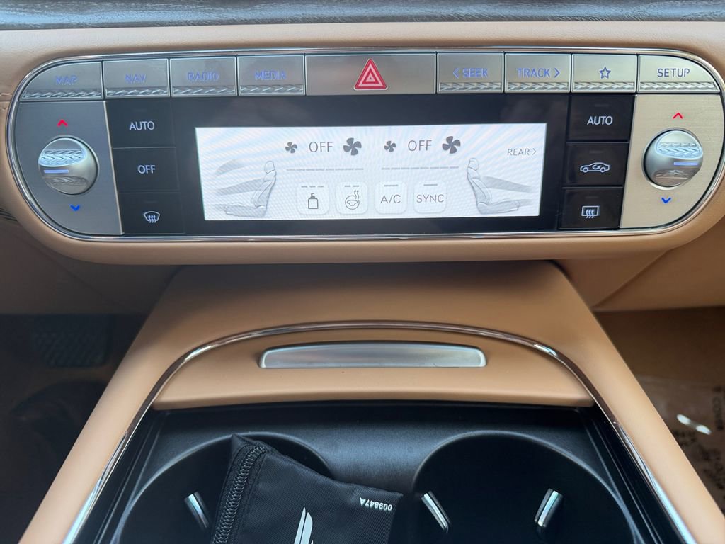 Used 2025 Genesis G90 3.5T AWD/4WD image 19