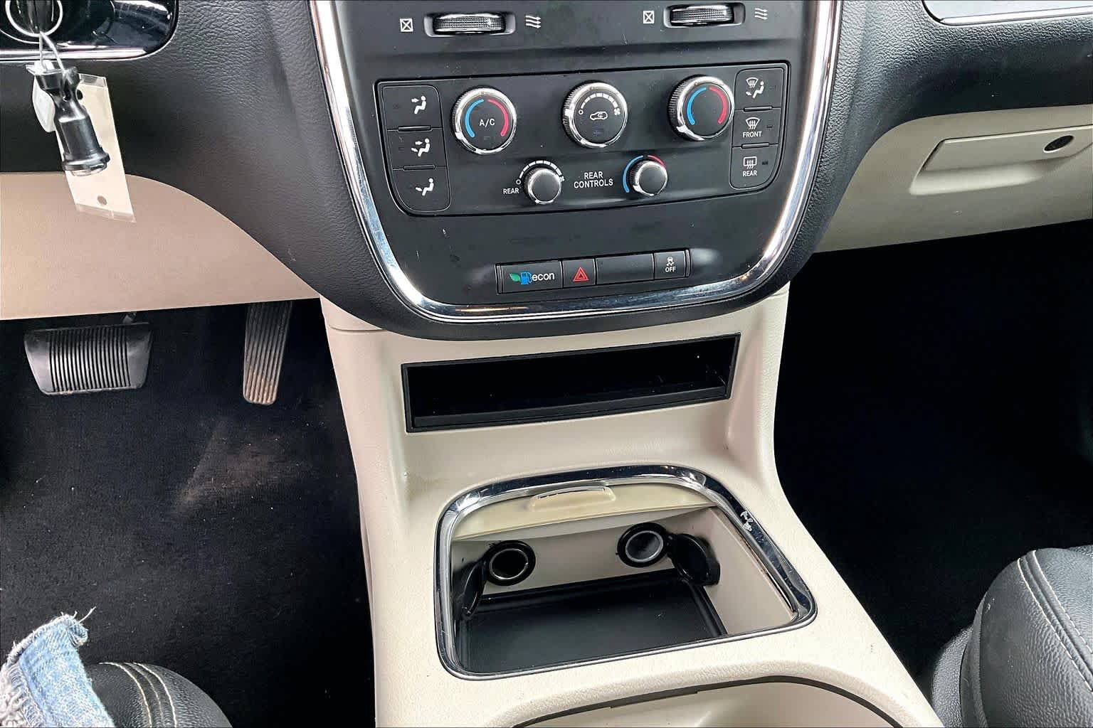 Used 2020 Dodge Grand Caravan SXT FWD image 27