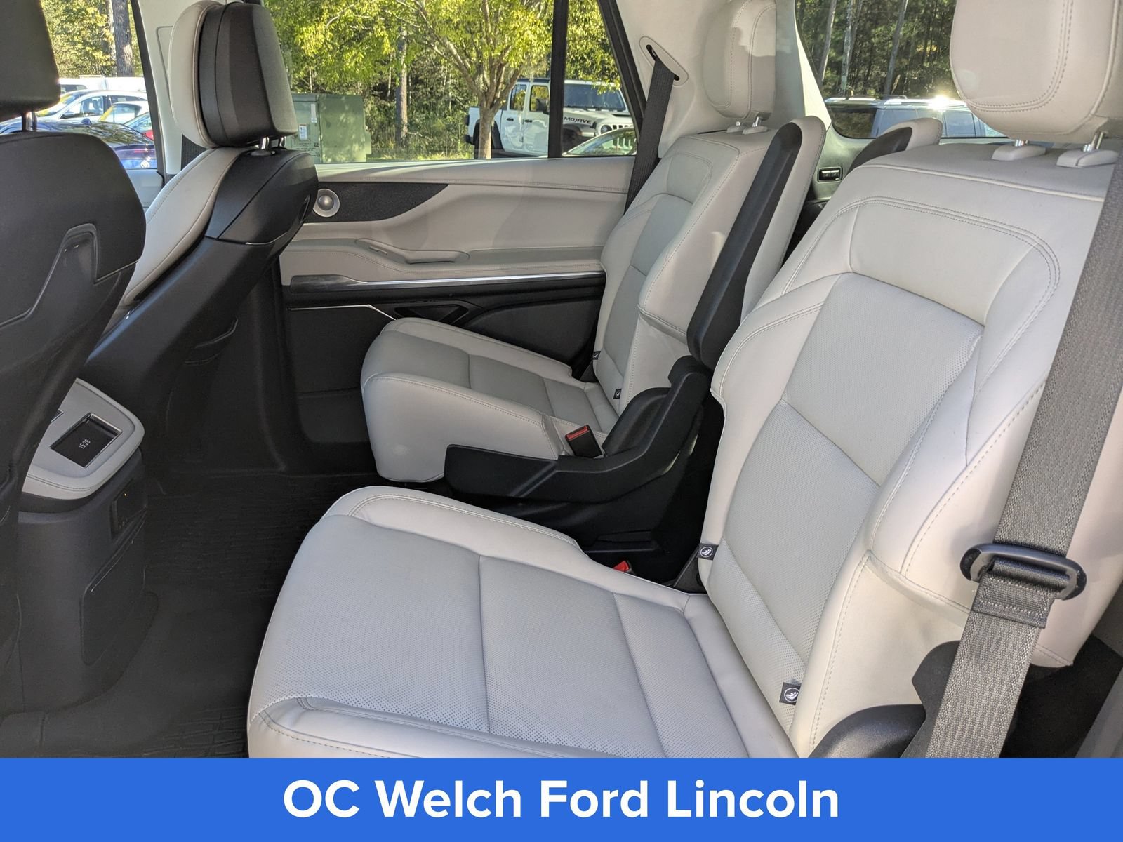 Certified 2025 Lincoln Navigator Reserve AWD/4WD image 17