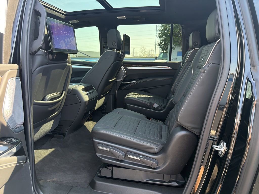 Used 2025 Cadillac Escalade ESV Sport Platinum image 19