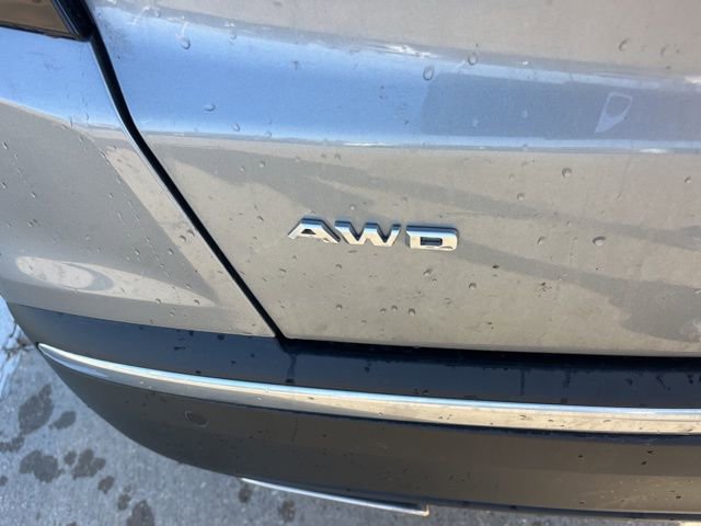 New 2026 Cadillac XT5 Luxury w/ LPO, Floor Liner Package AWD/4WD image 7