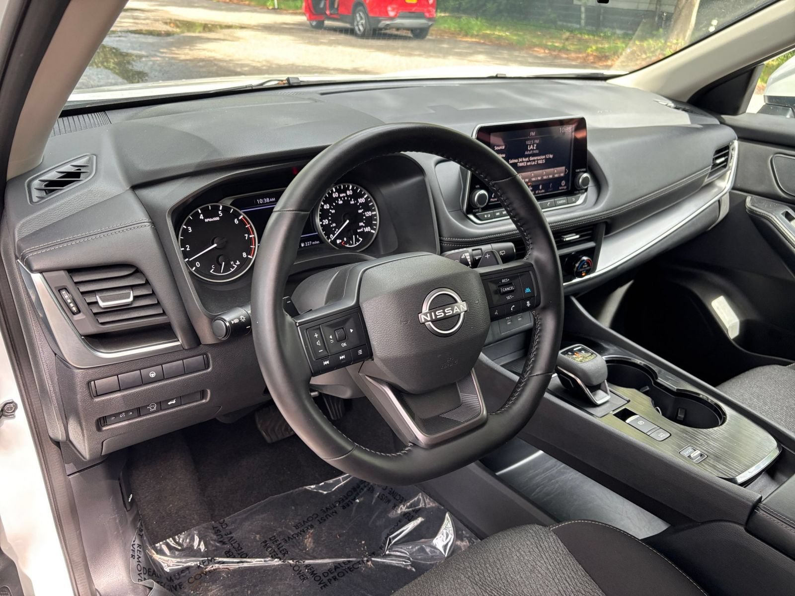 Used 2025 Nissan Rogue SV FWD image 34