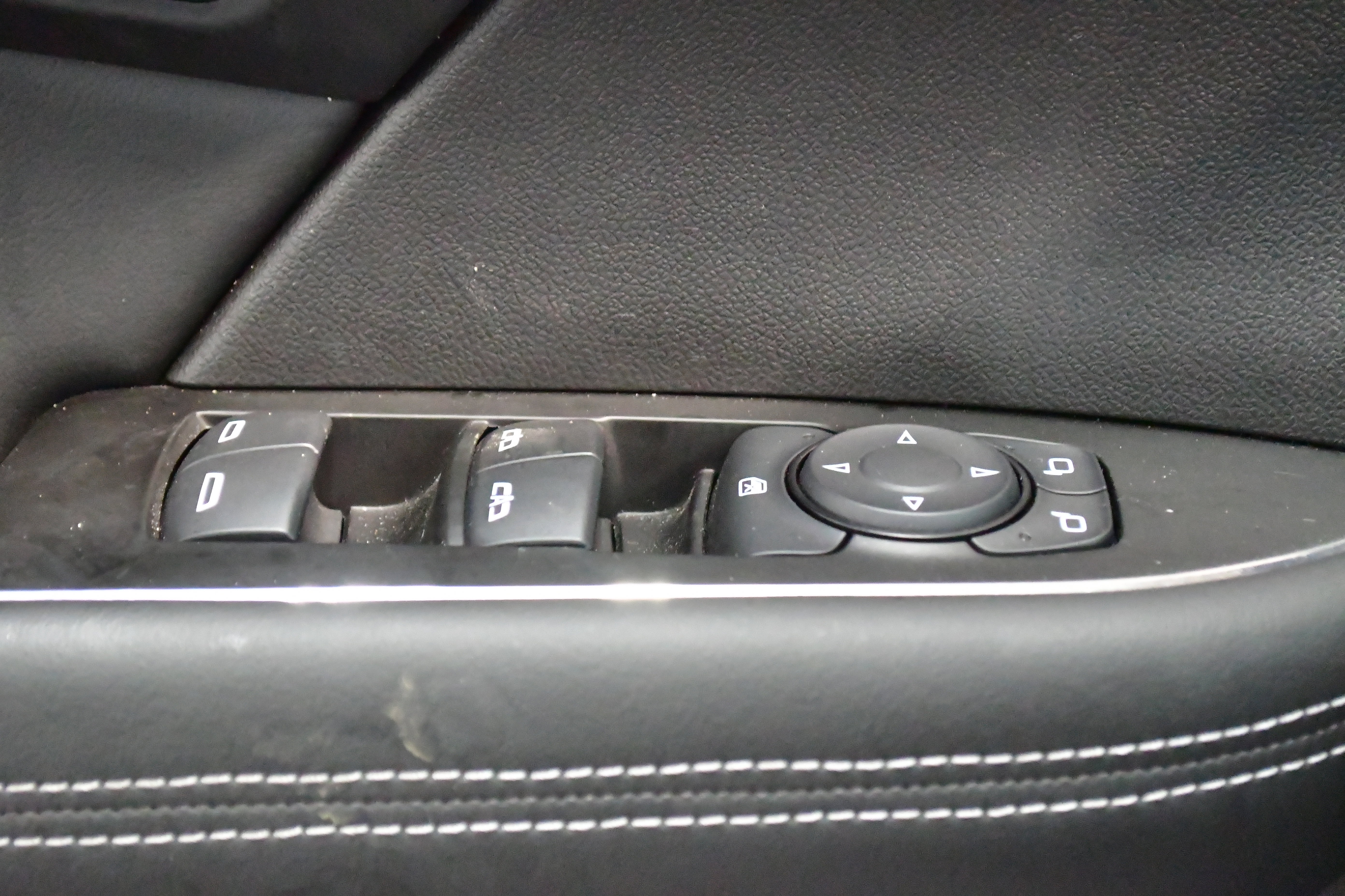 Used 2023 Buick Envision Essence w/ Sport Touring Package image 43