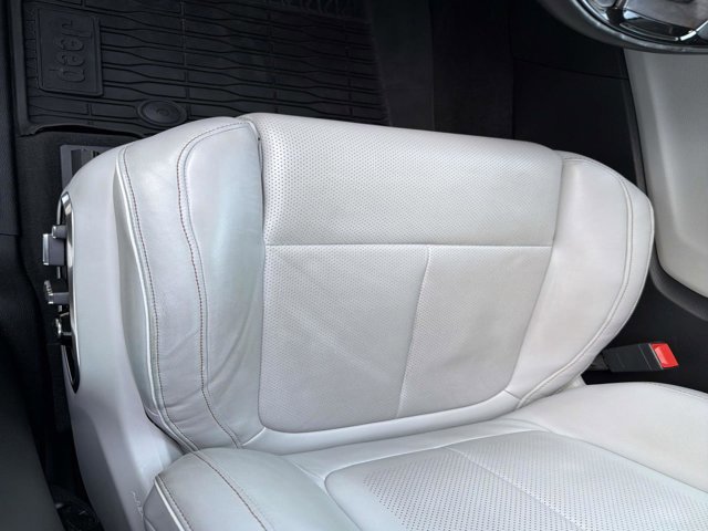Used 2021 Jeep Grand Cherokee L Overland w/ Advanced Protech Group III RWD image 13