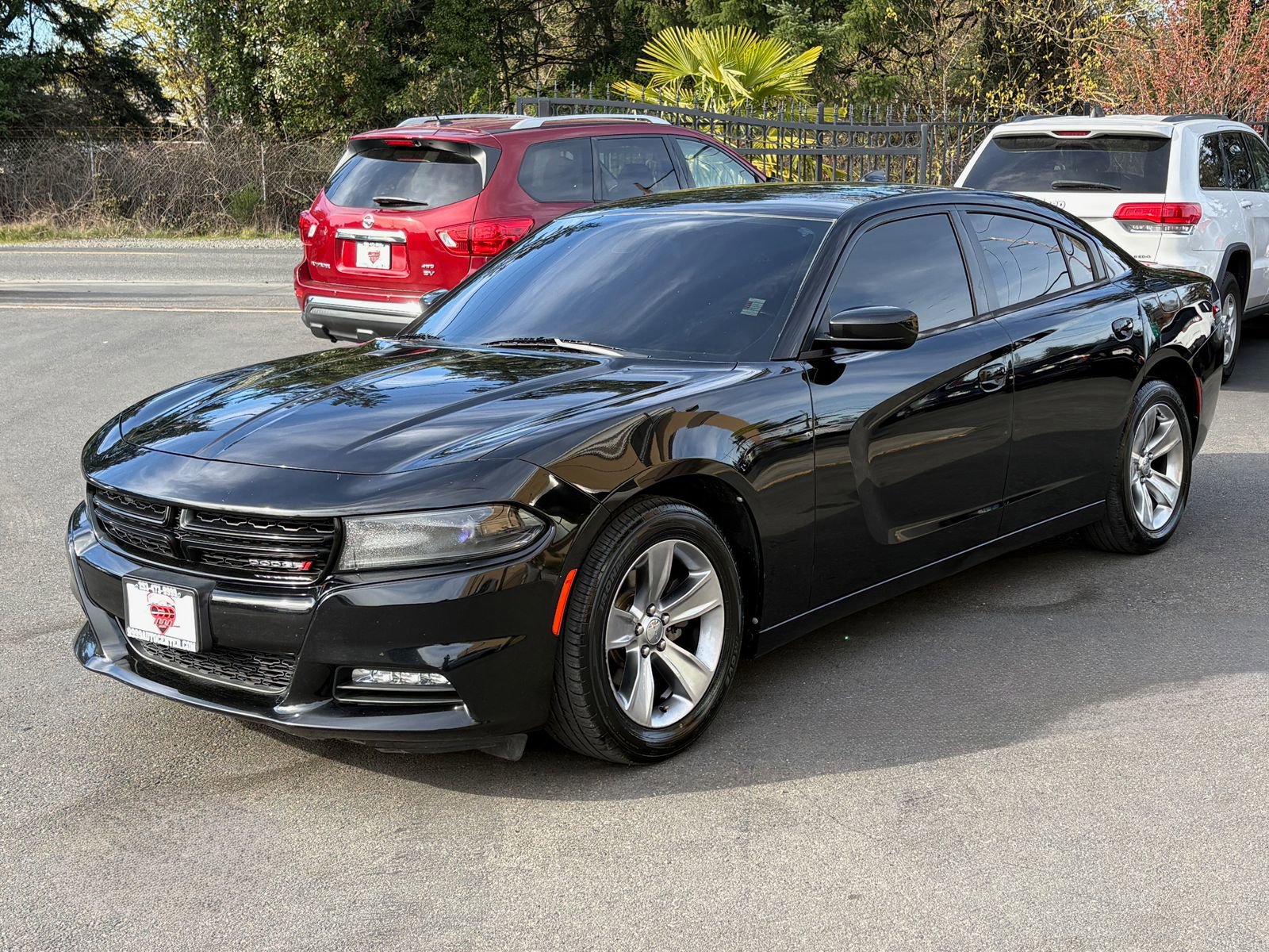 Used 2017 Dodge Charger SXT w/ Navigation & Travel Group image 3