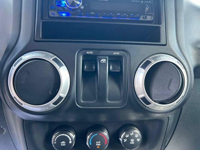 Used 2011 Jeep Wrangler Sahara w/ Connectivity Group AWD/4WD image 18