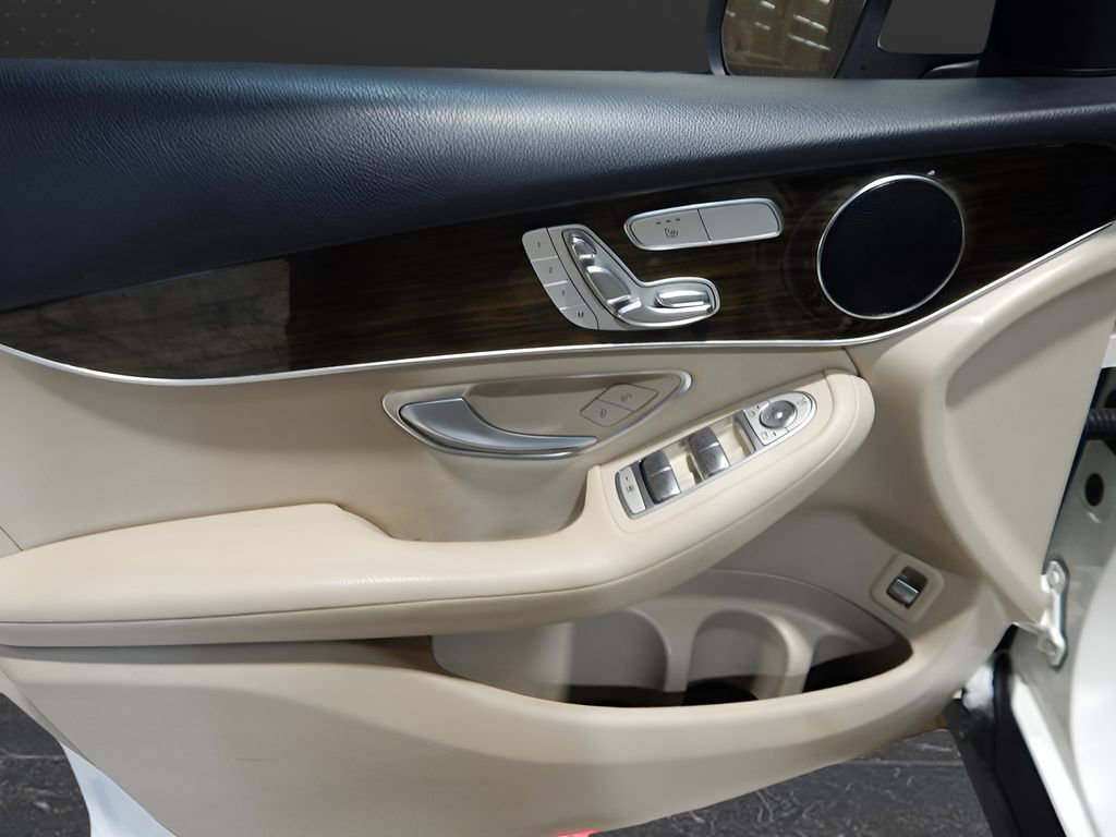 Used 2019 Mercedes-Benz GLC 300 4MATIC w/ Premium Package image 12