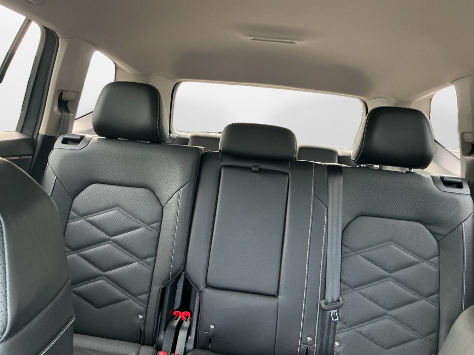 Certified 2025 Volkswagen Atlas SE FWD image 15