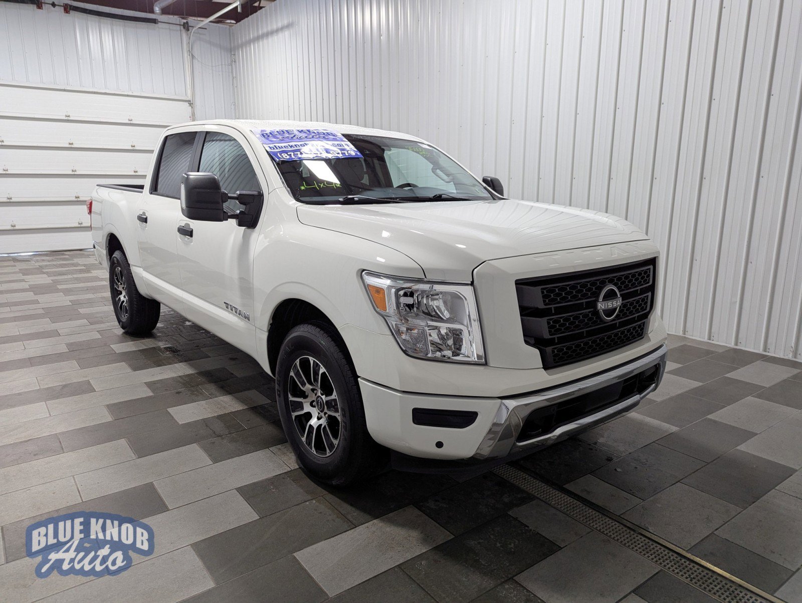 Used 2024 Nissan Titan SV w/ SV Convenience Package image 6