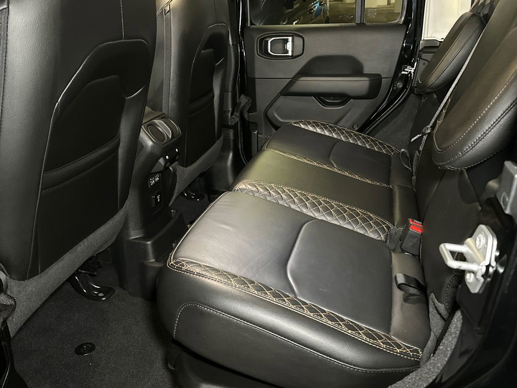 Used 2022 Jeep Wrangler Unlimited Sahara image 12