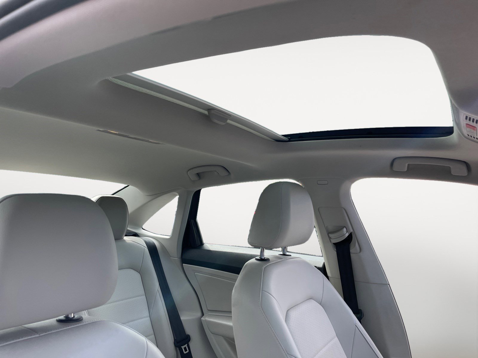 Used 2023 Volkswagen Jetta SE w/ Panoramic Sunroof Package FWD image 22