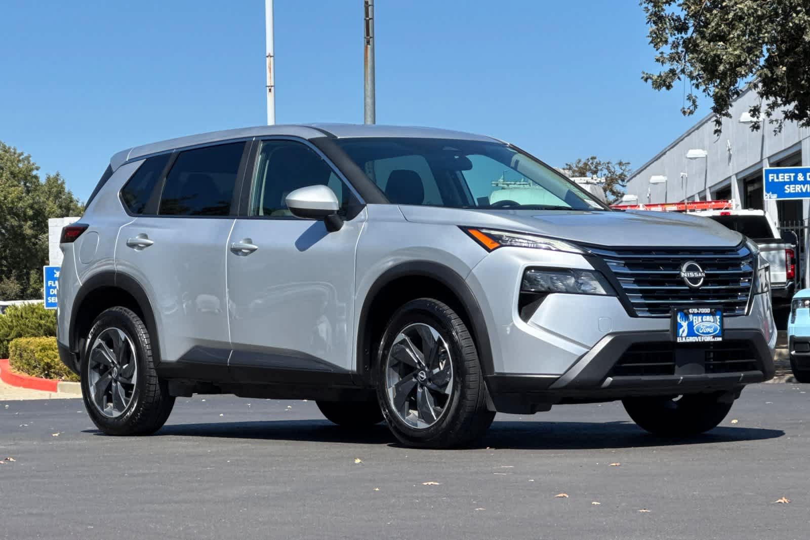 Used 2025 Nissan Rogue SV AWD/4WD image 9
