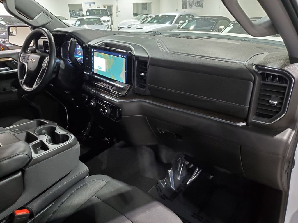 Used 2024 Chevrolet Silverado 1500 LT AWD/4WD image 15