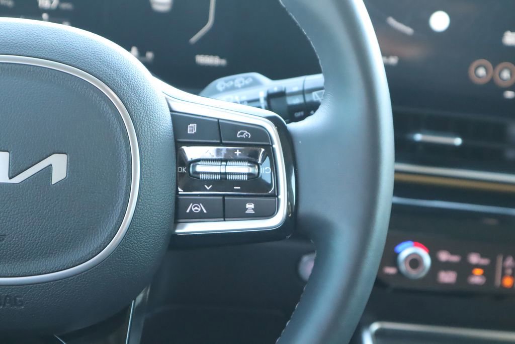 Used 2025 Kia Carnival SX Prestige image 12