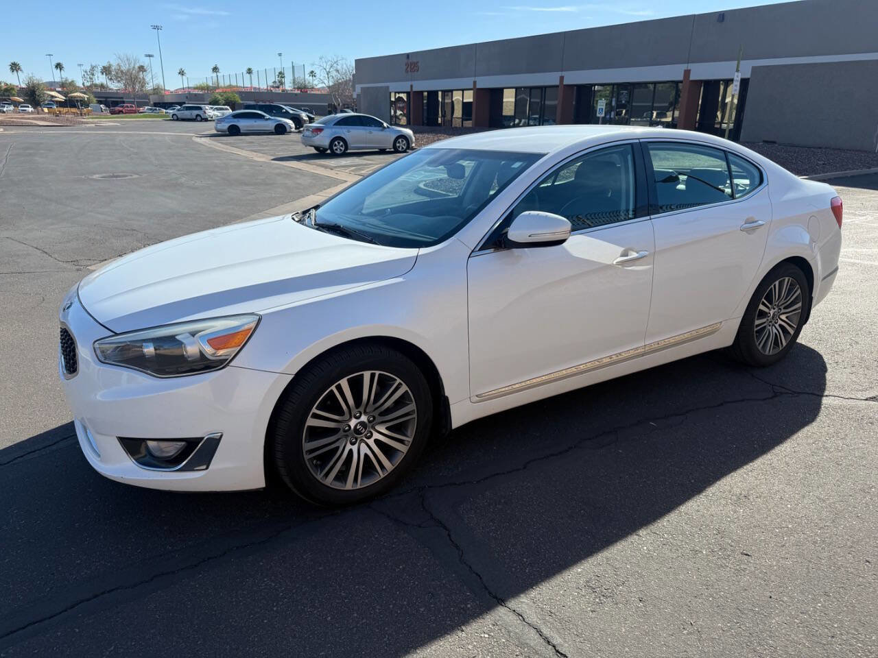 Used 2015 Kia Cadenza Premium image 1