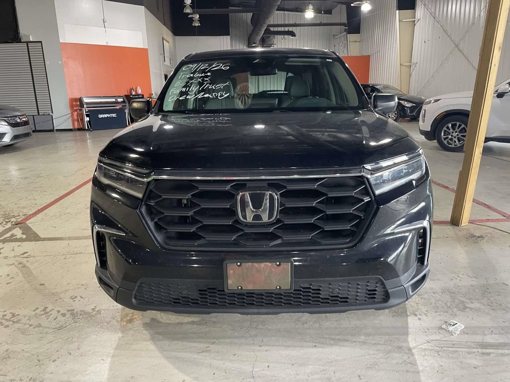 Used 2023 Honda Pilot LX image 2