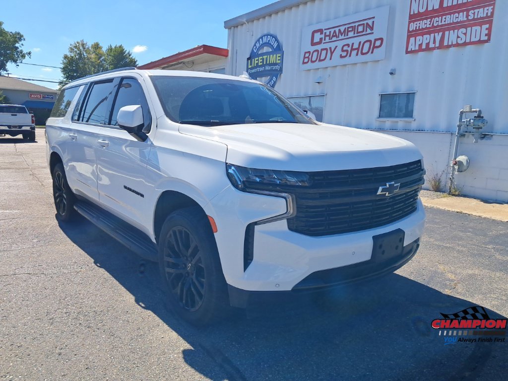Used 2023 Chevrolet Suburban RST w/ Luxury Package AWD/4WD image 8