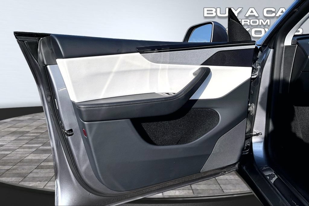 Used 2026 Tesla Model Y AWD image 22