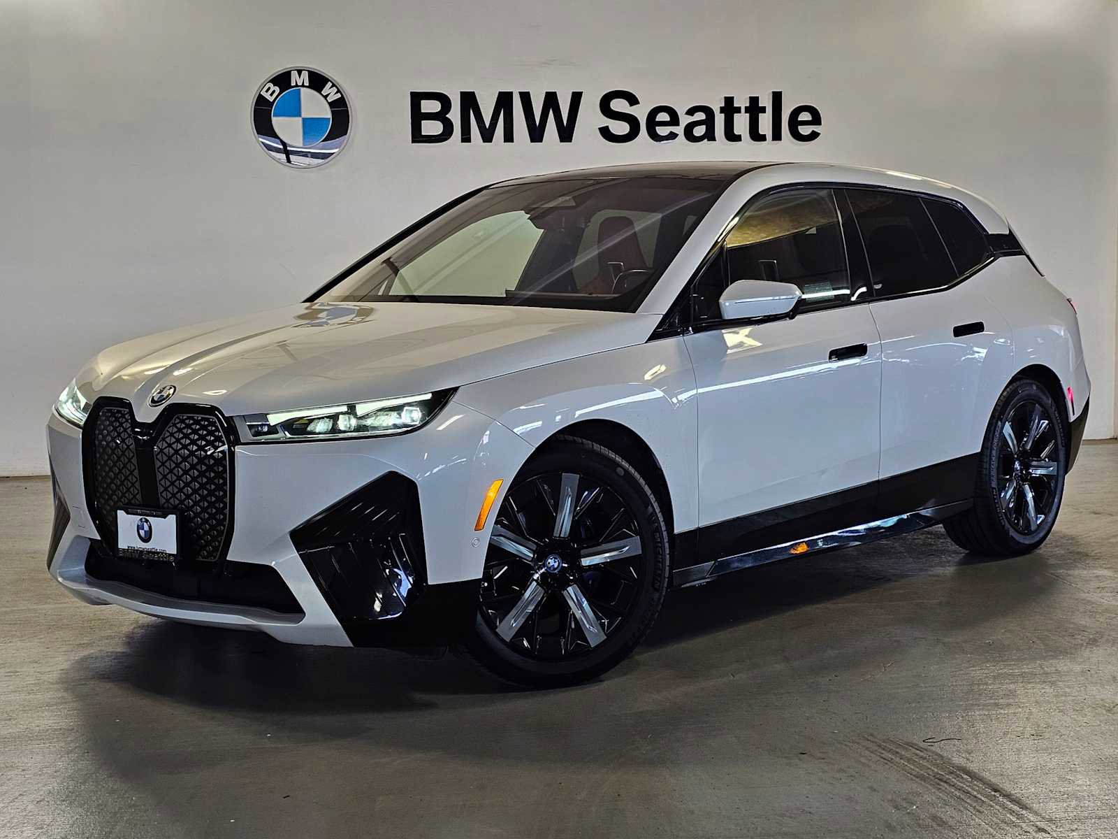 Used 2023 BMW iX xDrive50 w/ Premium Package AWD/4WD image 1