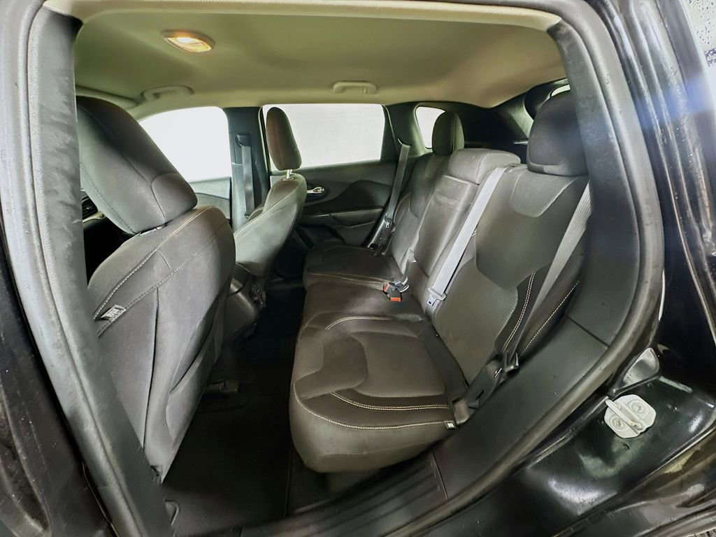 Used 2015 Jeep Cherokee Latitude image 14