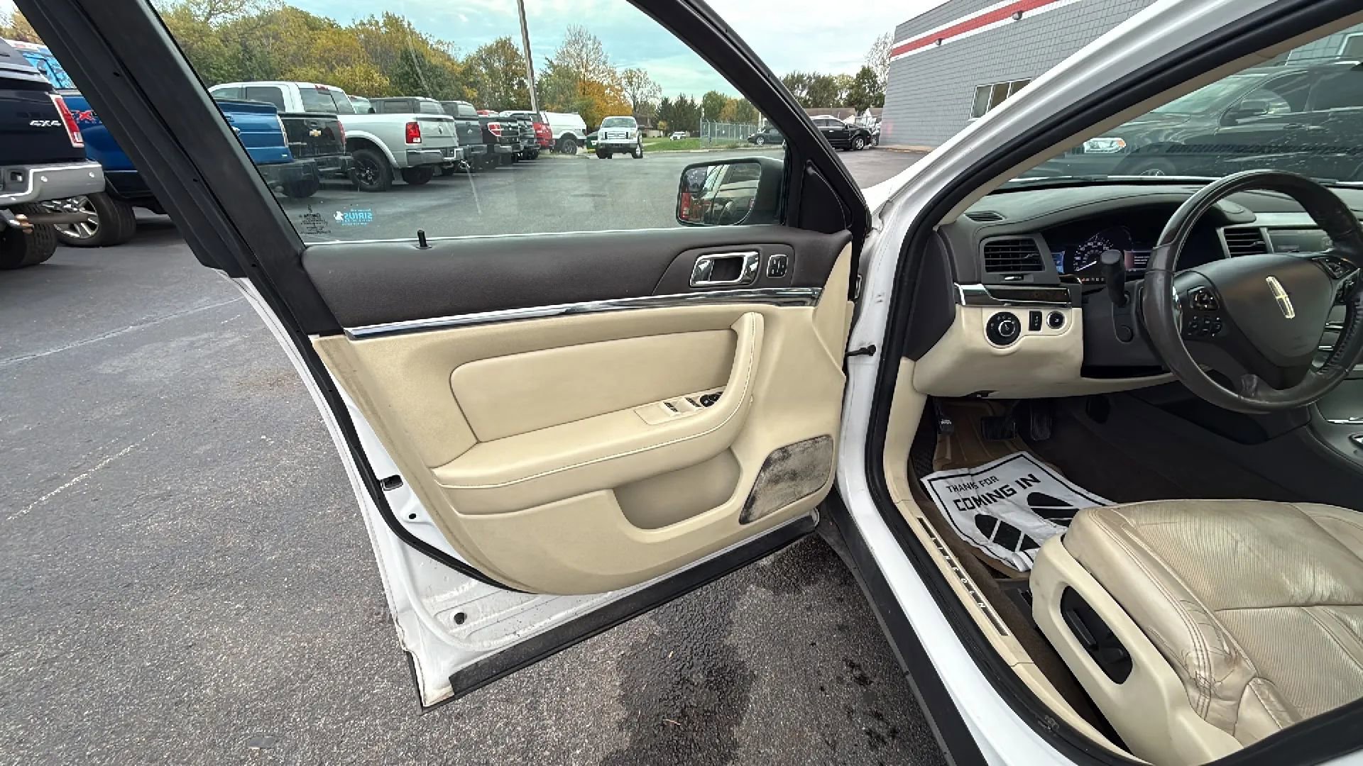 Used 2013 Lincoln MKS image 9