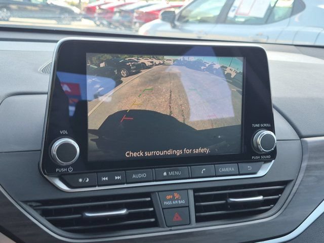 Used 2025 Nissan Altima 2.5 SV FWD image 17