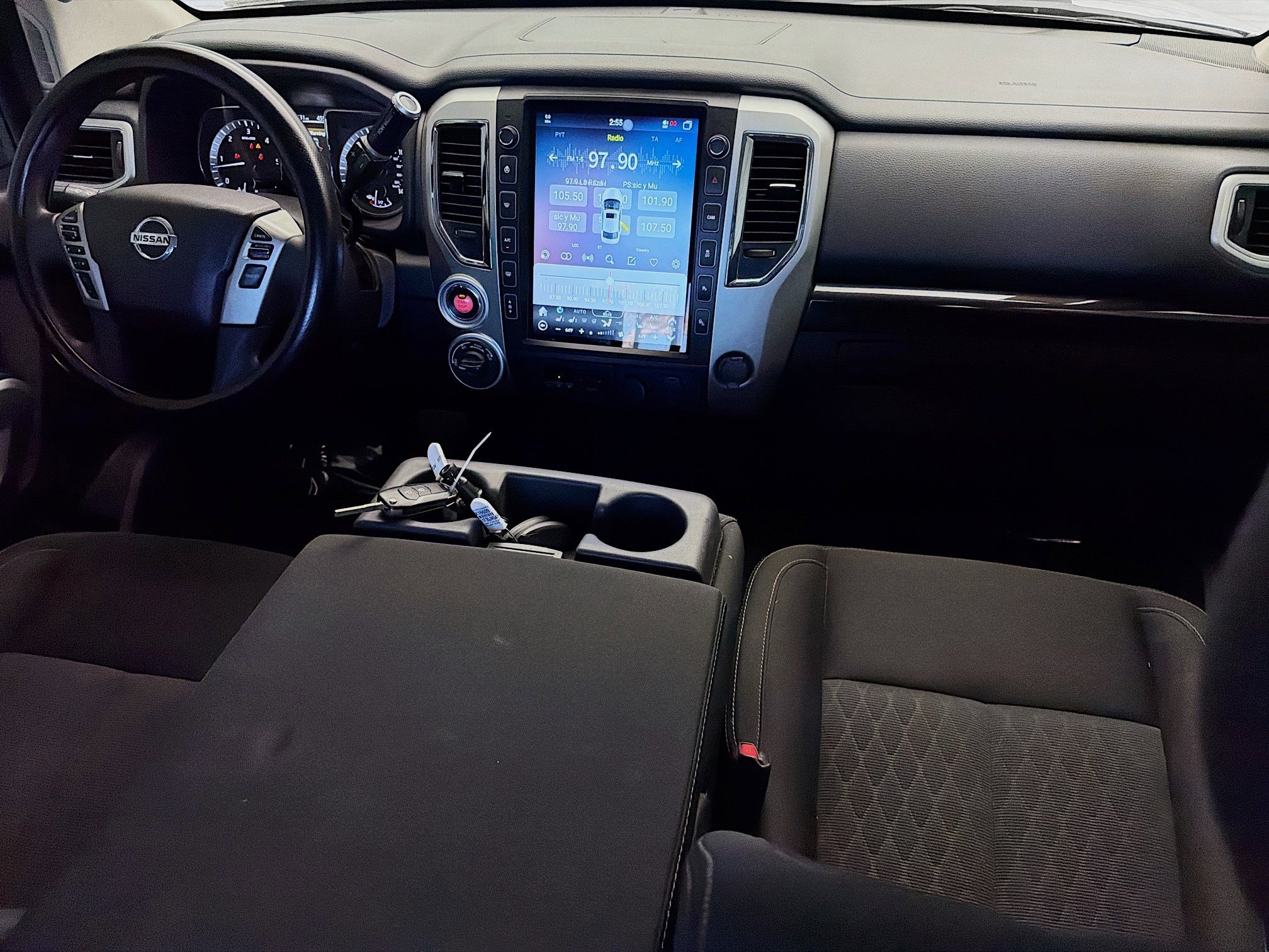 Used 2018 Nissan Titan SV image 12