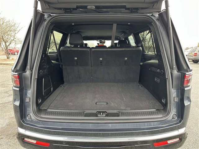 Used 2023 Jeep Wagoneer L Series II image 12