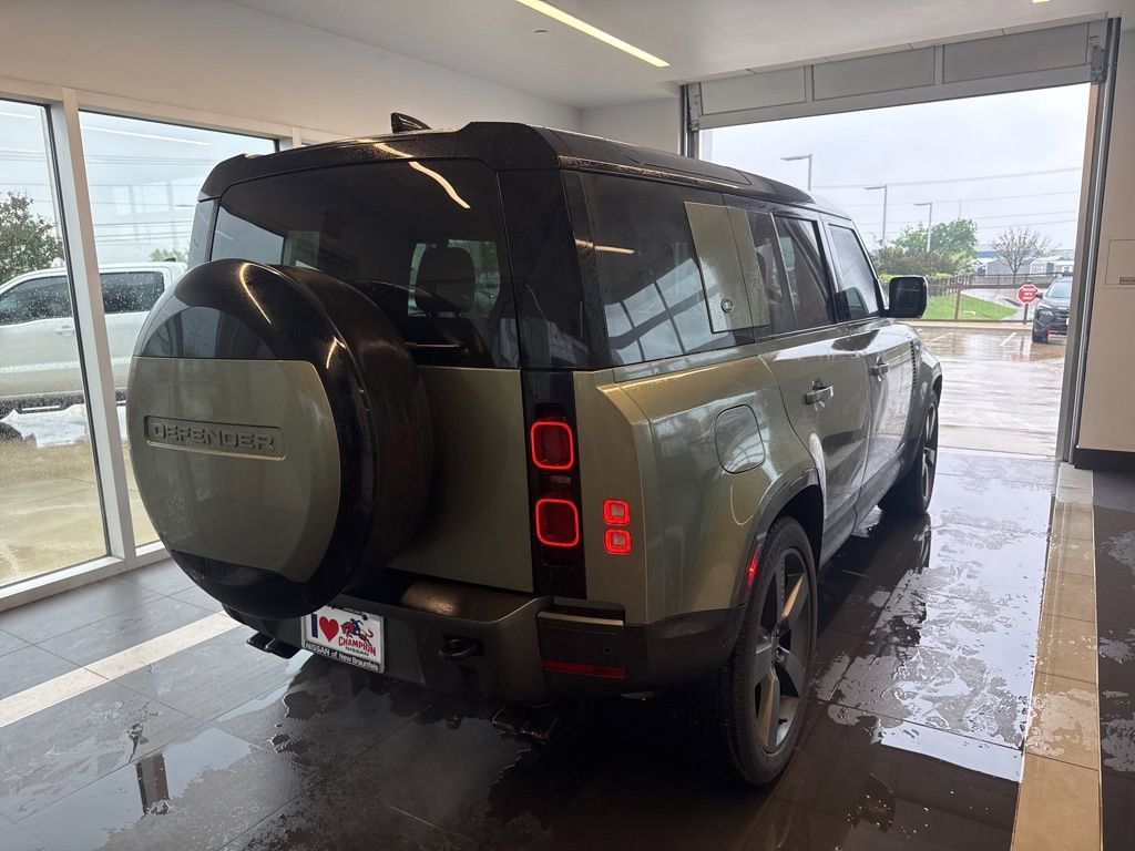 Used 2024 Land Rover Defender 110 SE image 3