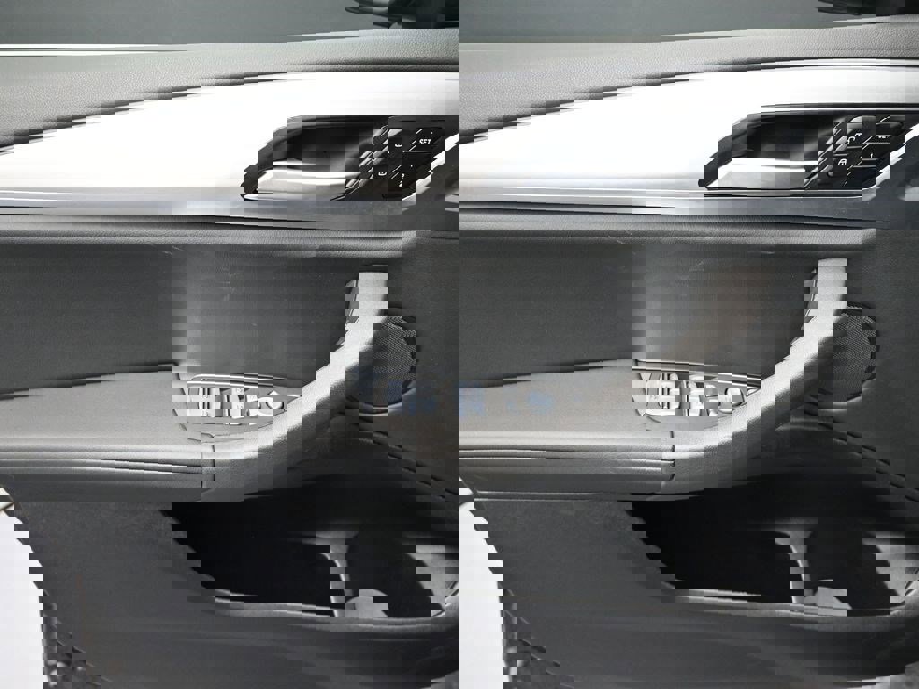 Used 2025 BMW X4 xDrive30i w/ Premium Package image 13