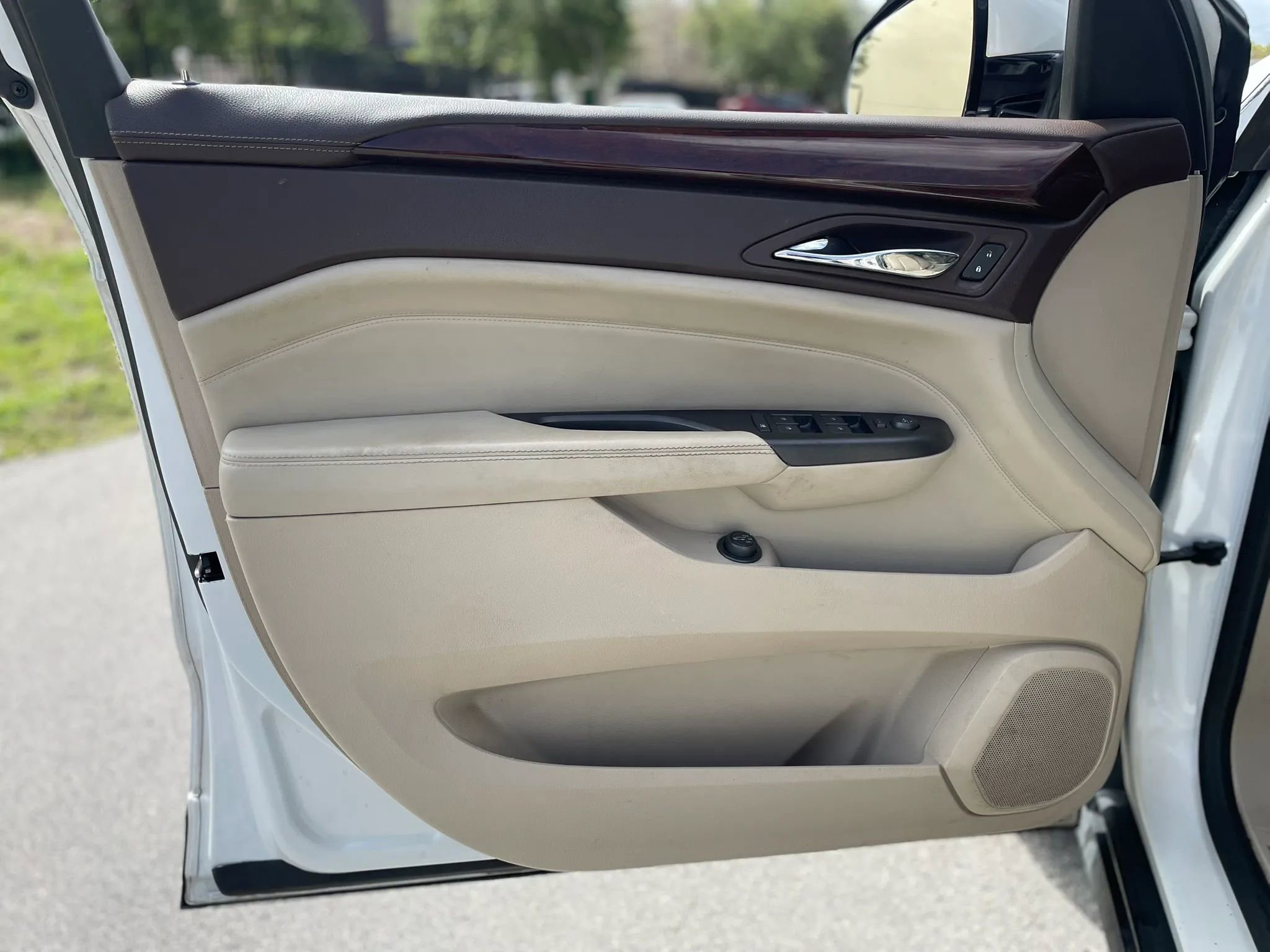 Used 2012 Cadillac SRX Luxury image 27