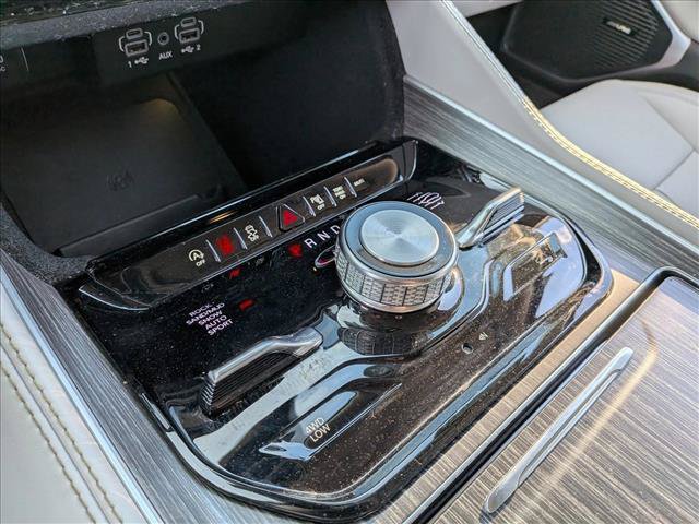Used 2023 Jeep Wagoneer Series III w/ Preferred Equipment Group AWD/4WD image 16