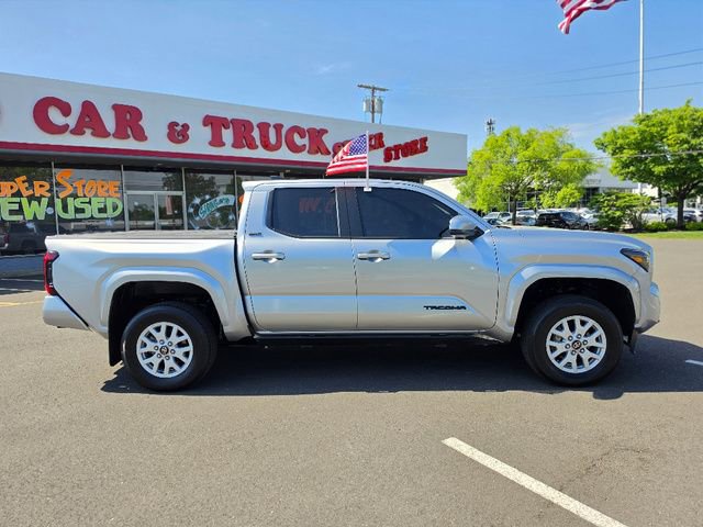 Used 2025 Toyota Tacoma SR5 AWD/4WD image 8