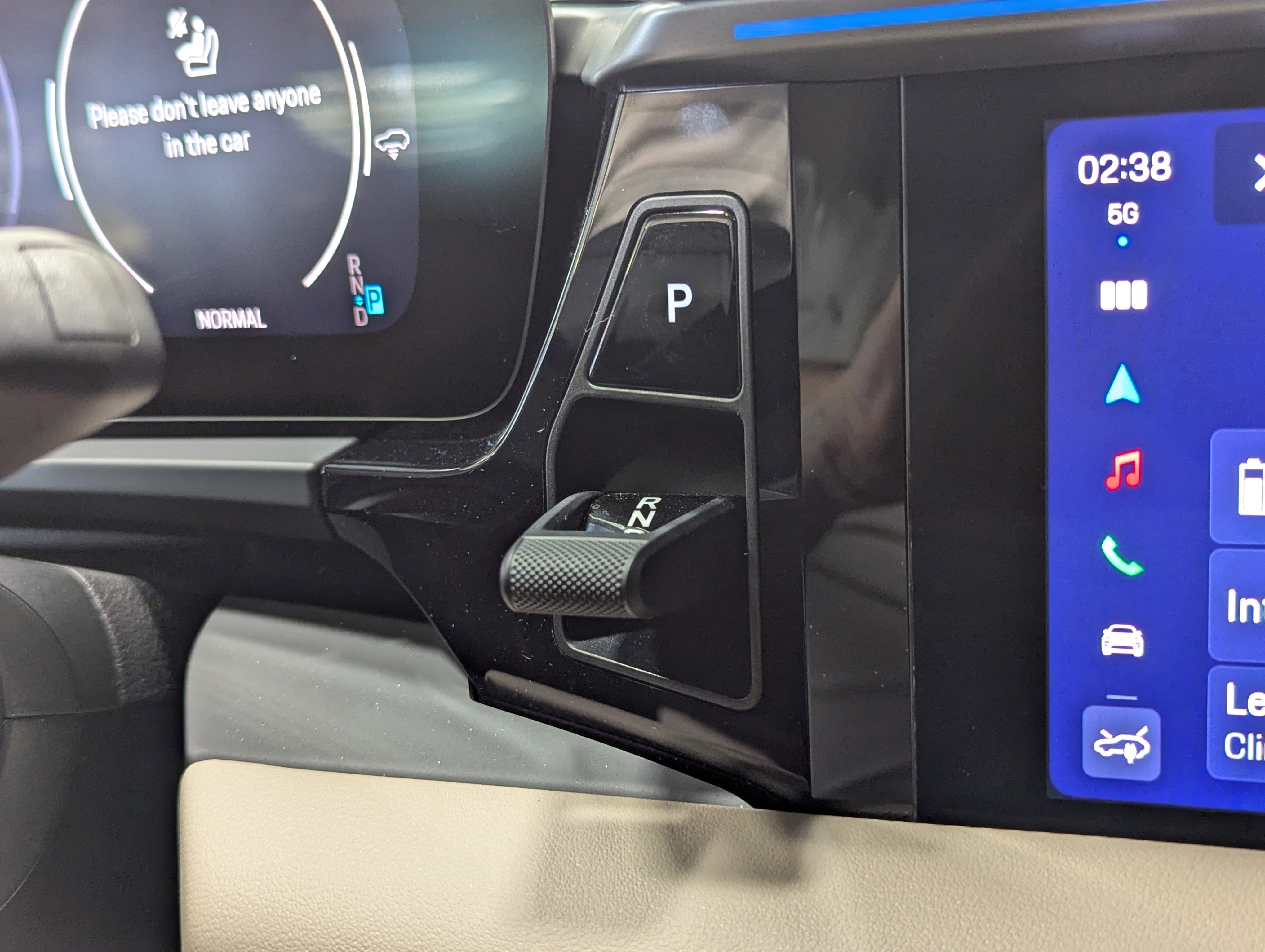 Certified 2025 Porsche Macan 4 Electric image 35