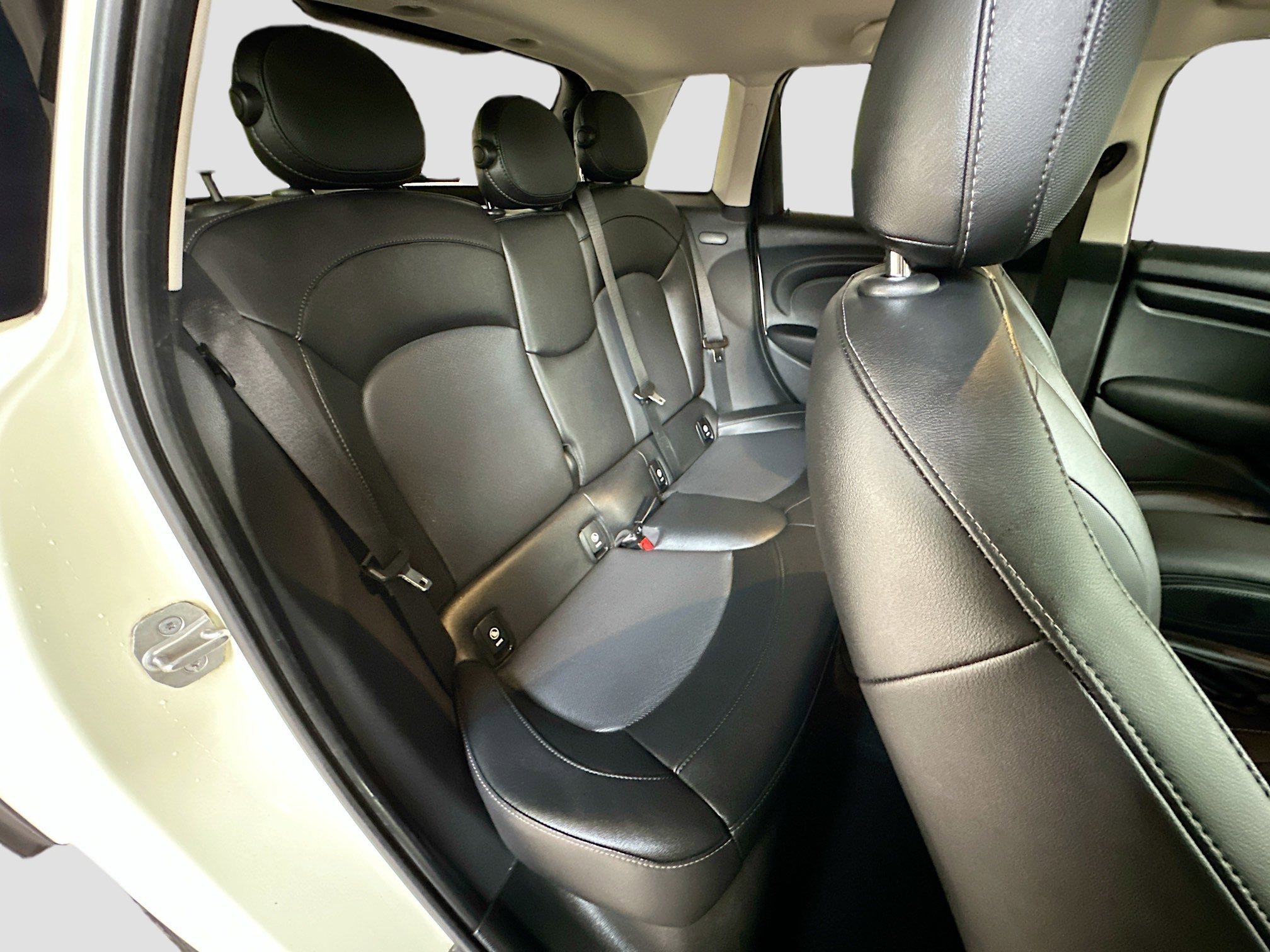 Used 2022 MINI Cooper 4-Door Hardtop image 24