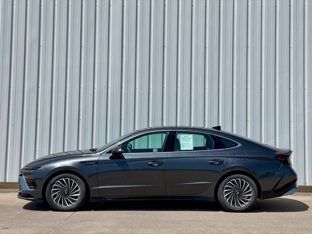 Used 2024 Hyundai Sonata Limited FWD image 3