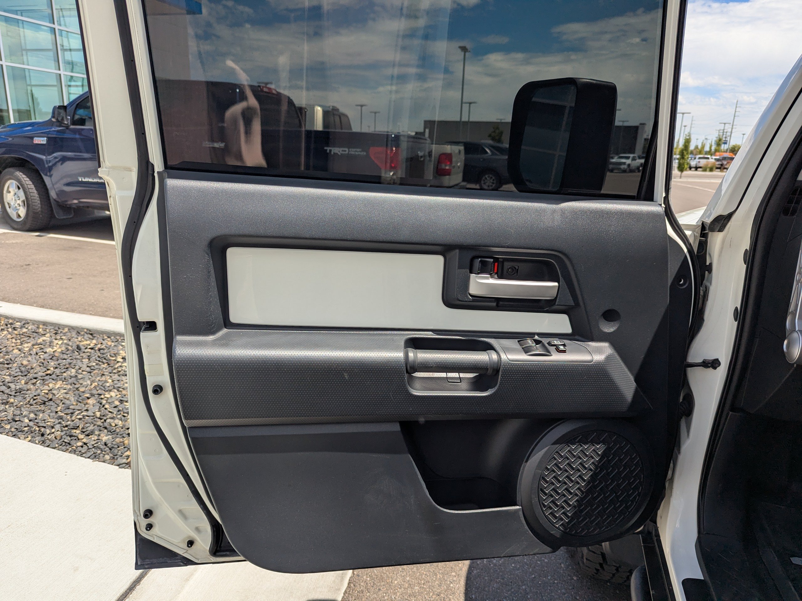 Used 2010 Toyota FJ Cruiser 4WD image 10