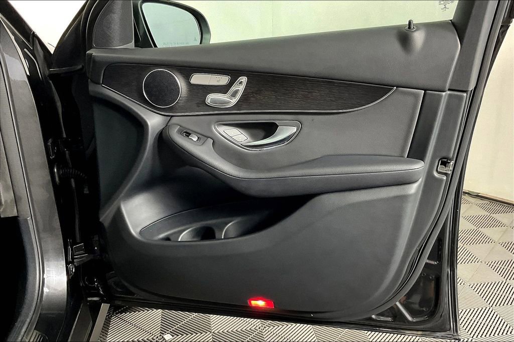 Used 2021 Mercedes-Benz GLC 300 4MATIC image 25