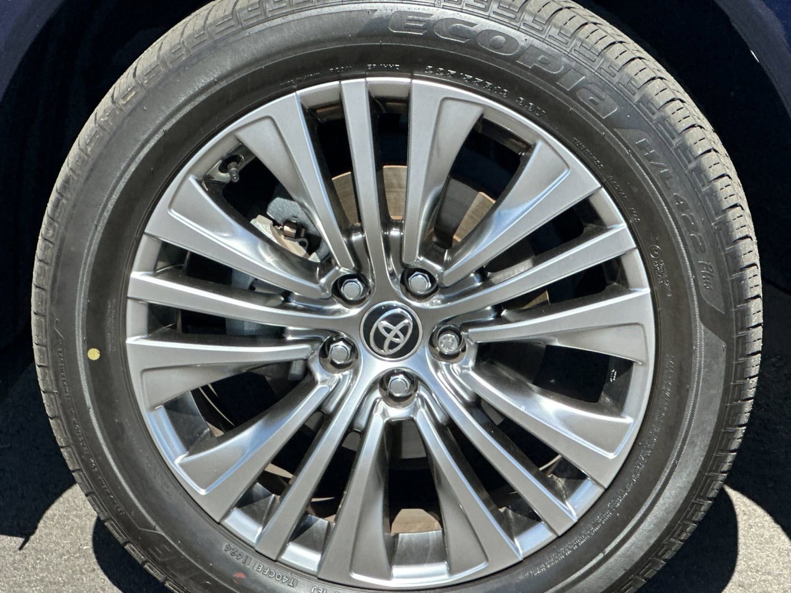 Used 2024 Toyota Venza XLE AWD/4WD image 30