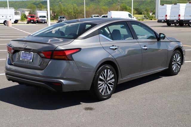 Used 2025 Nissan Altima 2.5 SV FWD image 6